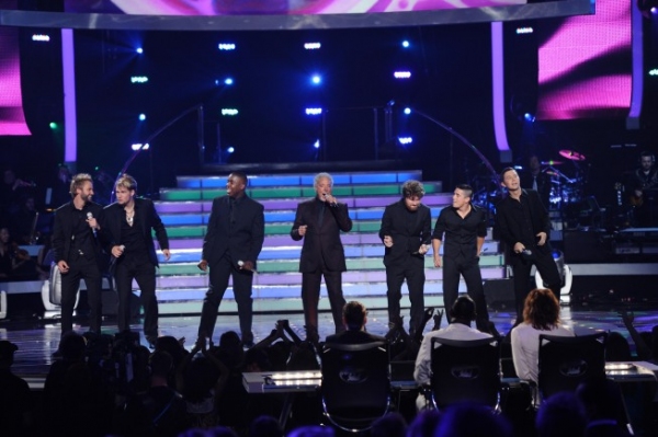 Photo Flash: AMERICAN IDOL Season Finale - Lady Gaga, Beyonce, & More! Image