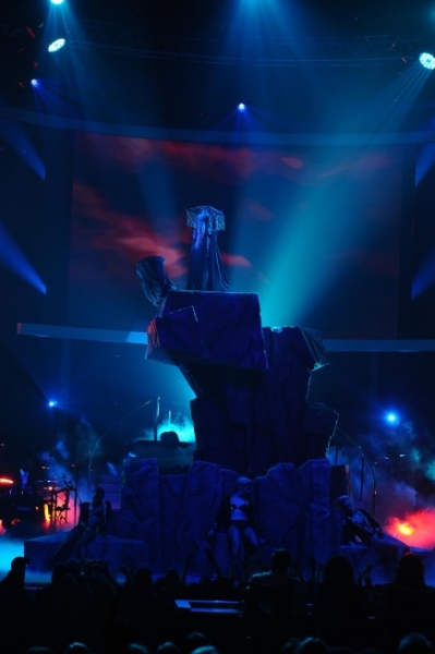 Photo Flash: AMERICAN IDOL Season Finale - Lady Gaga, Beyonce, & More! Image