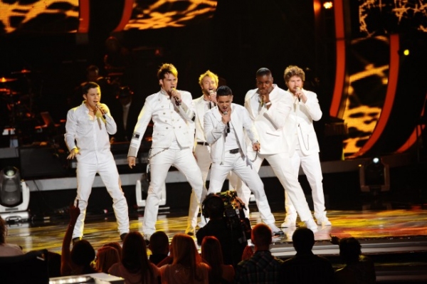 Photo Flash: AMERICAN IDOL Season Finale - Lady Gaga, Beyonce, & More! Image