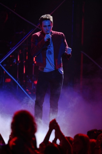 Photo Coverage: SPIDER-MAN Swings Onto AMERICAN IDOL Finale! Image