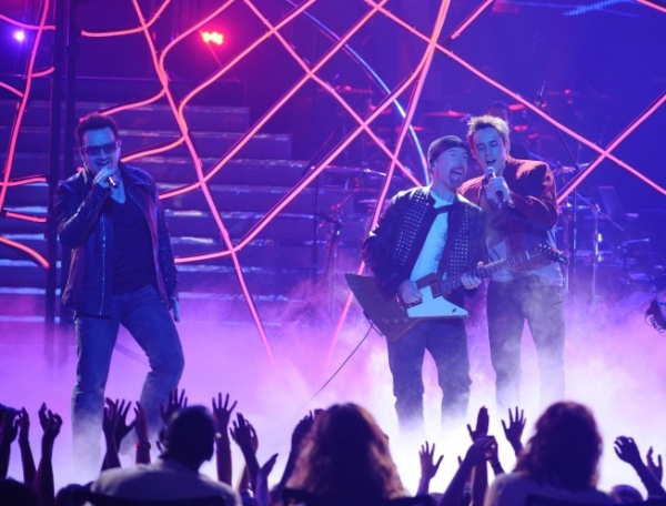 Photo Coverage: SPIDER-MAN Swings Onto AMERICAN IDOL Finale! Image