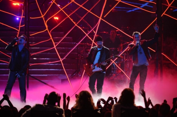 Photo Coverage: SPIDER-MAN Swings Onto AMERICAN IDOL Finale! Image