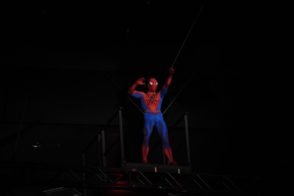 Photo Coverage: SPIDER-MAN Swings Onto AMERICAN IDOL Finale! Image