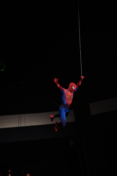 Photo Coverage: SPIDER-MAN Swings Onto AMERICAN IDOL Finale! Image