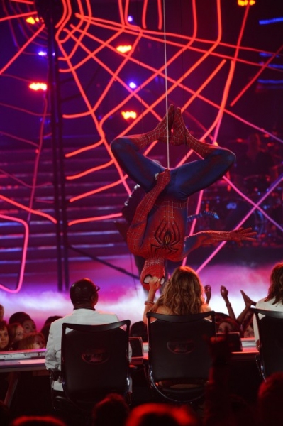 Photo Coverage: SPIDER-MAN Swings Onto AMERICAN IDOL Finale! Image