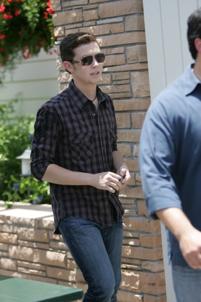 Photo Flash: Scotty McCreery Visits Disney World! Image