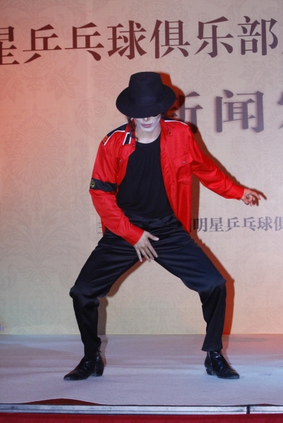 Photo Flash: Wang Jie Impersonates Michael Jackson in Bejing 