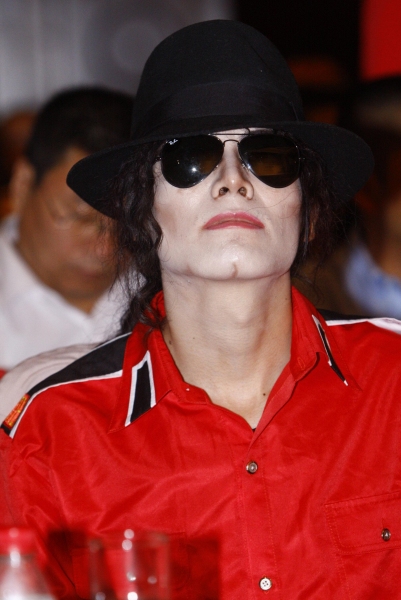 Photo Flash: Wang Jie Impersonates Michael Jackson in Bejing Image