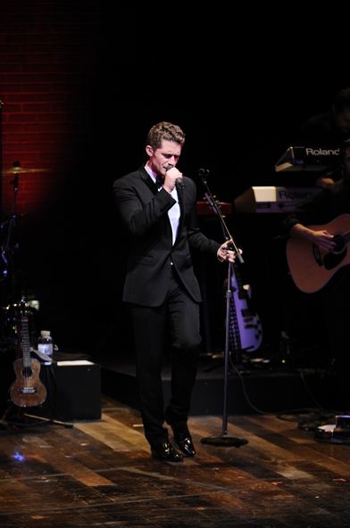 Photo Flash: Matthew Morrison Performs at Goodman Theatre Gala Image