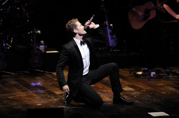 Photo Flash: Matthew Morrison Performs at Goodman Theatre Gala 