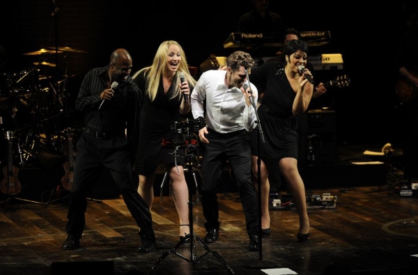 Photo Flash: Matthew Morrison Performs at Goodman Theatre Gala Image