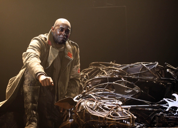 Photo Flash: WAR HORSE Extends in London to October 2012 Image
