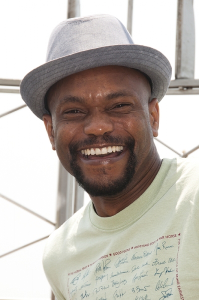 Photo Coverage: 2011 Tony Nominees Visit the Empire State Building! Image