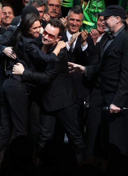 Julie Taymor and Bono during the ''Spider-Man Turn off the Dark'' Opening Night Curta Photo