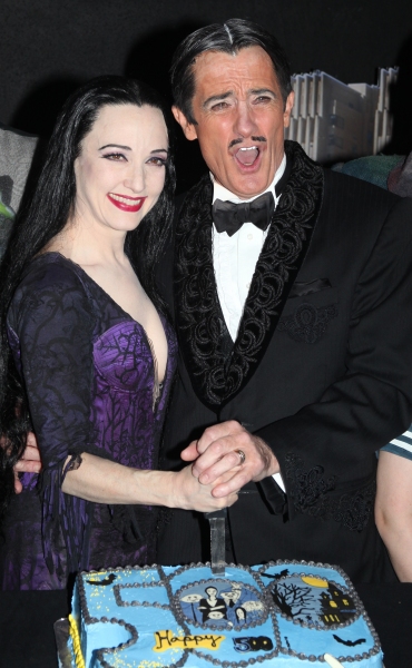 Bebe Neuwirth & Roger Rees with the cast of 'The Addams Family' celebrating their 500 Photo