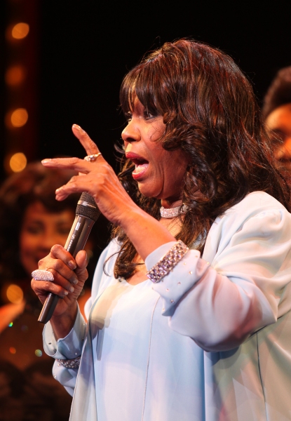 The Shirelles lead singer Shirley Alston Reeves visits the 'Baby it's You!'  cast dur Photo