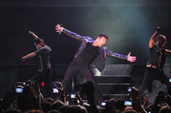 Photo Flash: Ricky Martin Peforms at Cemil Topuzlu Hall Image
