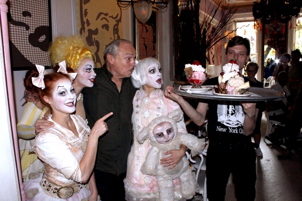 Photo Coverage: Serendipity 3 Celebrates ZARKANA with Custom Sundae Image