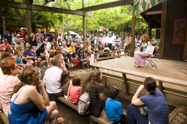 Photo Coverage: Bernadette Peters at the Bronx Zoo Image