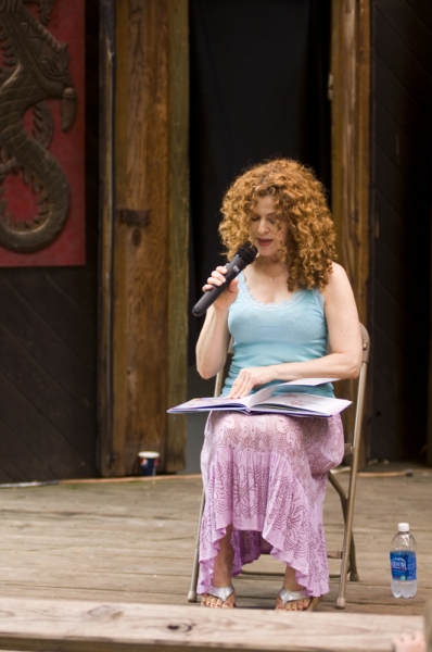 Photo Coverage: Bernadette Peters at the Bronx Zoo Image