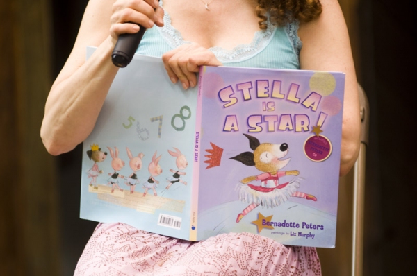 Photo Coverage: Bernadette Peters at the Bronx Zoo Image