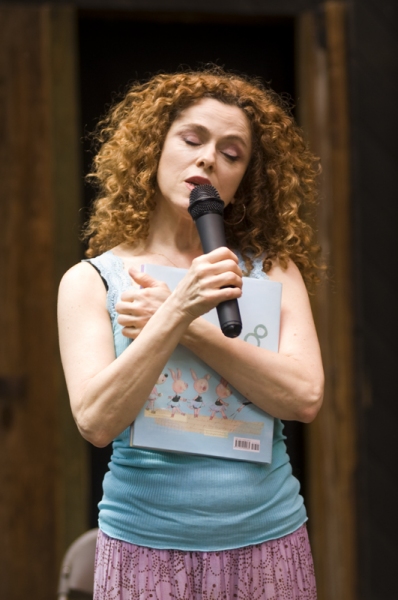 Photo Coverage: Bernadette Peters at the Bronx Zoo 