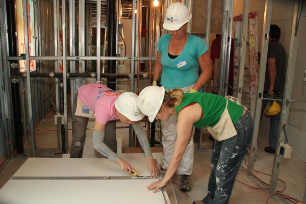 Photo Flash: LOVE, LOSS, AND WHAT I WORE Cast Helps Out Habitat for Humanity Image