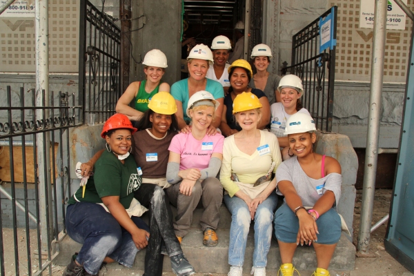 Photo Flash: LOVE, LOSS, AND WHAT I WORE Cast Helps Out Habitat for Humanity Image