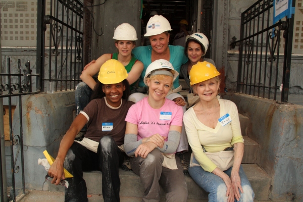 Photo Flash: LOVE, LOSS, AND WHAT I WORE Cast Helps Out Habitat for Humanity Image