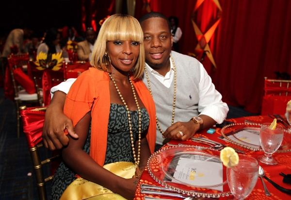 2011 McDonaldÃ¢â‚¬â„¢s 365Black Awards recipient Mary J. Blige and husband  Photo