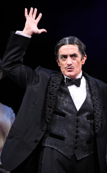 Photo Coverage: Brooke Shields Opens in THE ADDAMS FAMILY - Curtain Call! Image