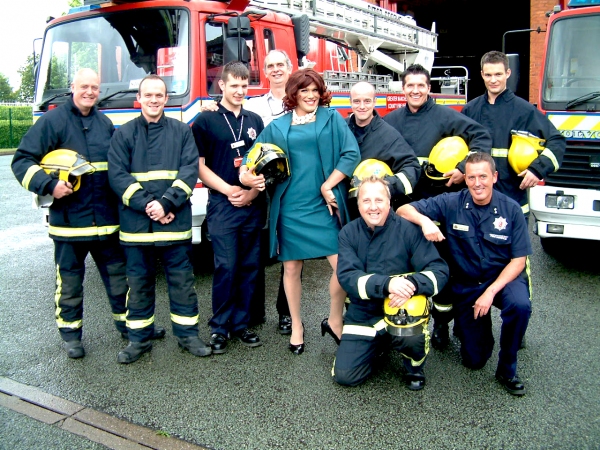 Photo Flash - DIE, MOMMIE, DIE! UK Production - Angela Arrives in Manchester Image