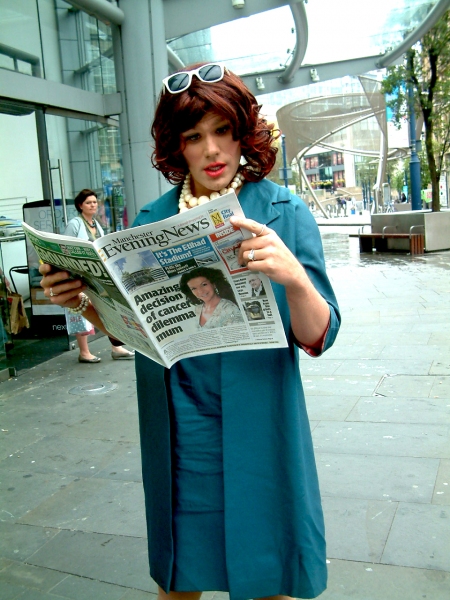 Photo Flash - DIE, MOMMIE, DIE! UK Production - Angela Arrives in Manchester Image