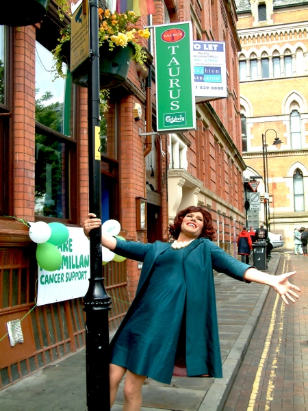 Photo Flash - DIE, MOMMIE, DIE! UK Production - Angela Arrives in Manchester 