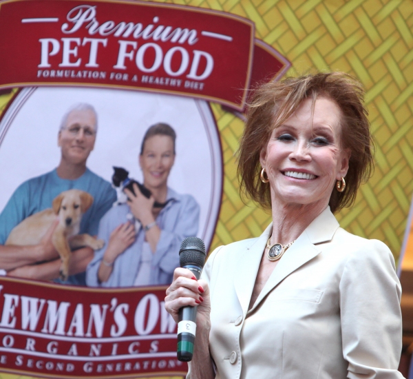 Bernadette Peters & Mary Tyler Moore attending the Presentation for Broadway Barks Lu Photo