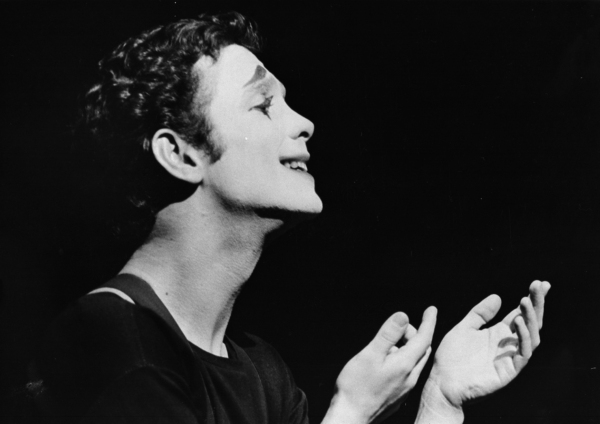 Photo Flash: Sneak Peek at JOEL GREY / A NEW YORK LIFE Exhibition! Image