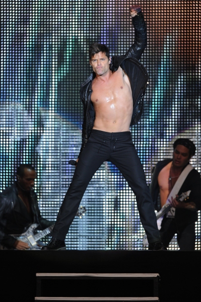 Photo Flash: Broadway-Bound Ricky Martin Performs in Germany! Image