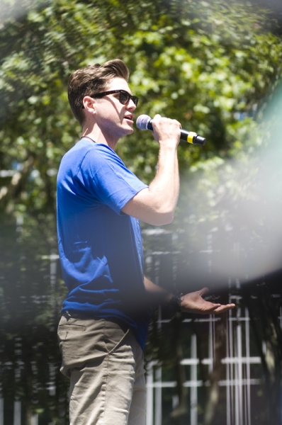 Photo Coverage: Aaron Tveit, Christopher Sieber, et al. Perform at Broadway in Bryant Park! 