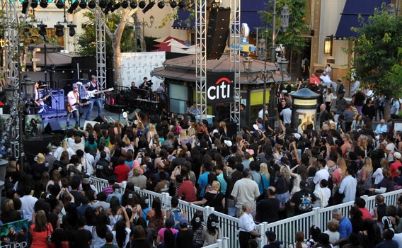 Photo Coverage: Frenchie Davis, Blake Lewis and Honor Society Perform at The Grove's Summer Concerts Image