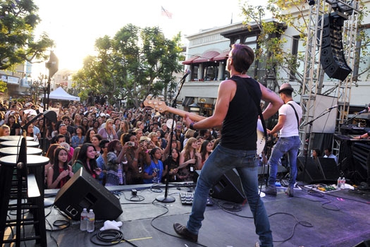 Photo Coverage: Frenchie Davis, Blake Lewis and Honor Society Perform at The Grove's Summer Concerts Image