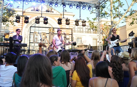 Photo Coverage: Frenchie Davis, Blake Lewis and Honor Society Perform at The Grove's Summer Concerts Image
