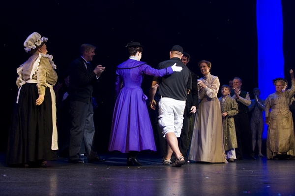 Leroy Petry & the cast of Mary Poppins Photo