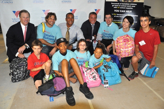 Photo Coverage: Paige Davis, et al. Volunteer for Operation Backpack Image