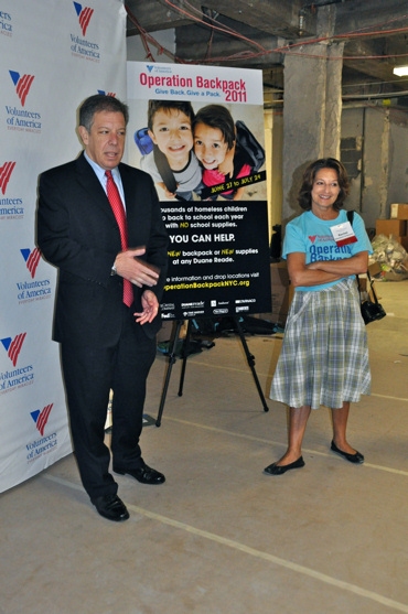 Photo Coverage: Paige Davis, et al. Volunteer for Operation Backpack Image