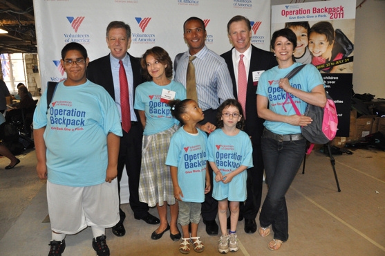 Photo Coverage: Paige Davis, et al. Volunteer for Operation Backpack Image