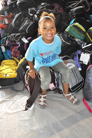 Photo Coverage: Paige Davis, et al. Volunteer for Operation Backpack Image