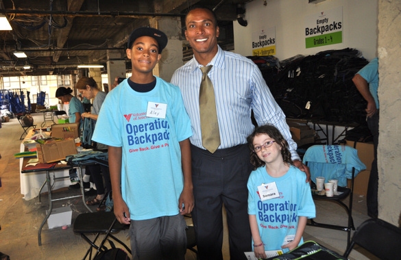 Photo Coverage: Paige Davis, et al. Volunteer for Operation Backpack Image