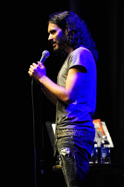 Photo Flash: Russell Brand Performs at Chumash Casino Resort Image
