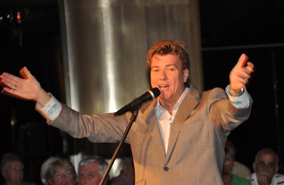 Photo Coverage: Tenor Andy Cooney Brings American Voices to Long Island  Image