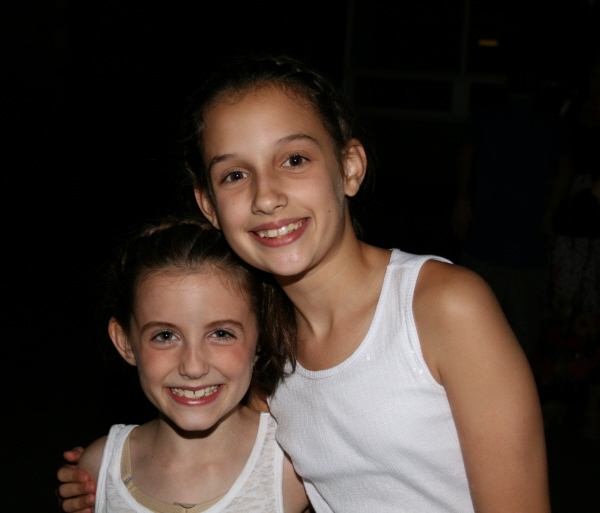 Twin sisters Emma and Lily Schaufus Photo